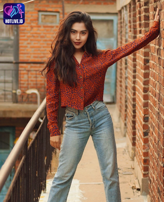 You are currently viewing Mengenal Zhang JinYi: Model Cina yang Menggemaskan di Hot51 Livestream The Beautiful Girl