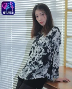 Read more about the article Meng Xiao Qian Star Chinese Livestream Hot51: Fenomena dan Kontroversi The Beautiful Girl